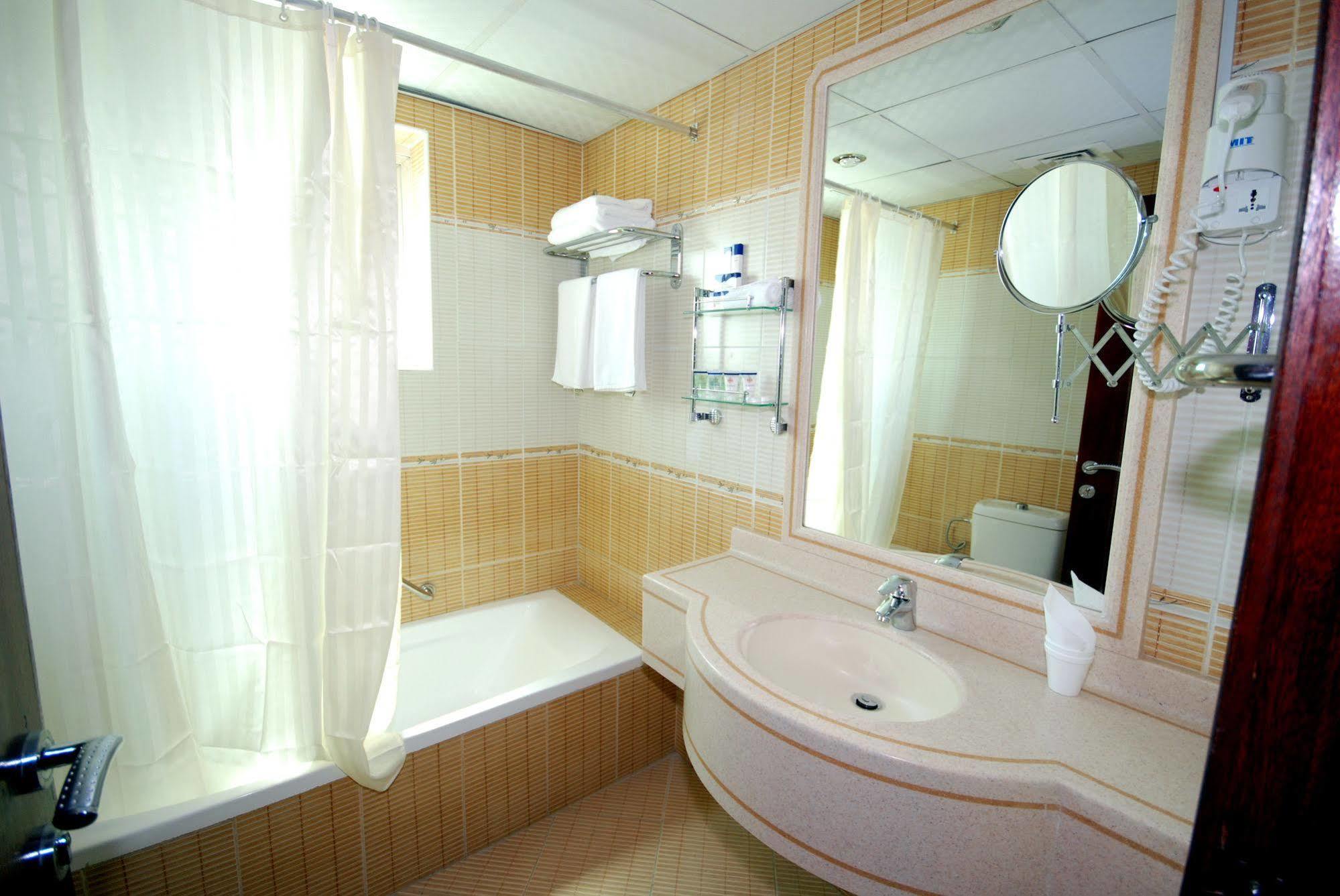 Al Bustan Tower Hotel Suites Sharjah Exterior photo